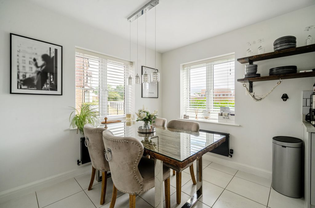 Property photo 3 of 24 1316154-13-685d45...