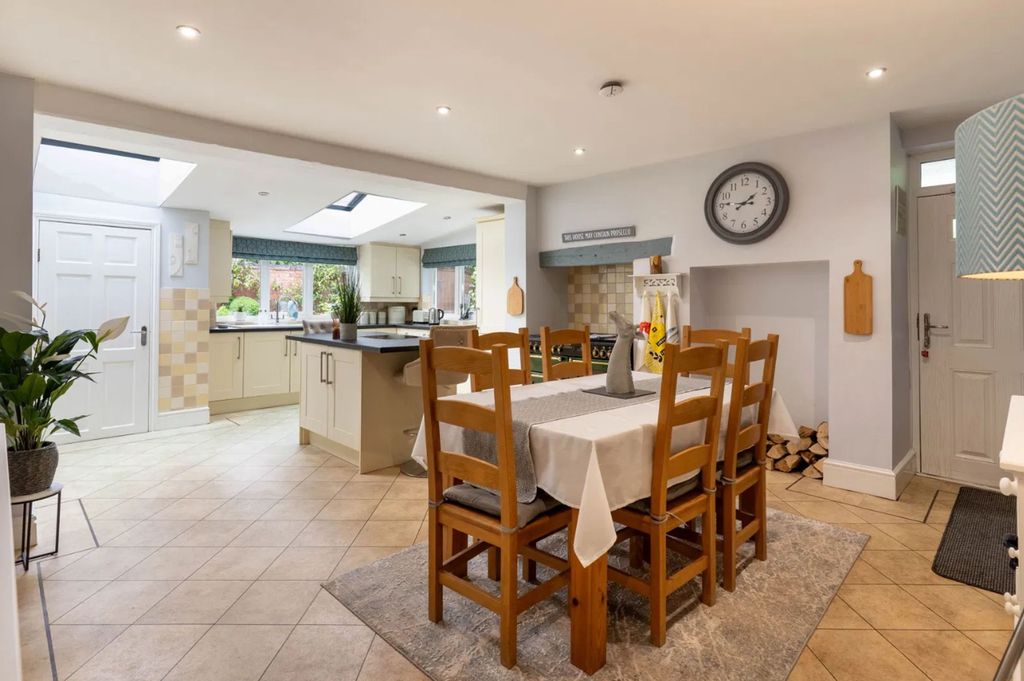 Property photo 3 of 23