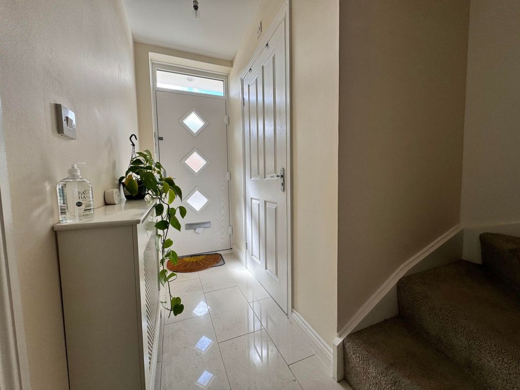 Property photo 2 of 7 Entrance