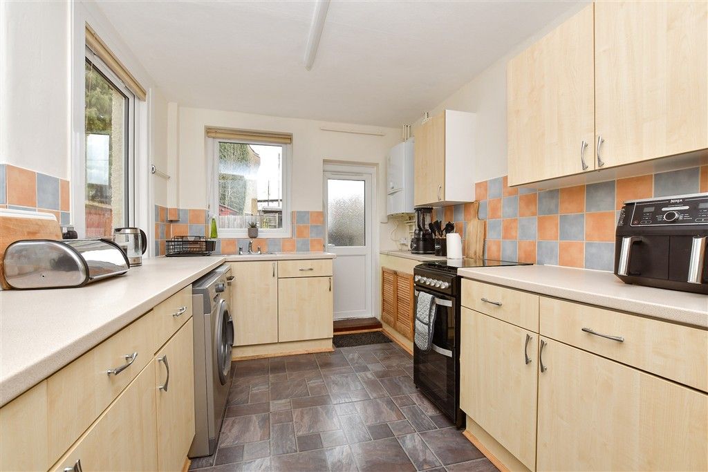 Property photo 3 of 10 Kitchen