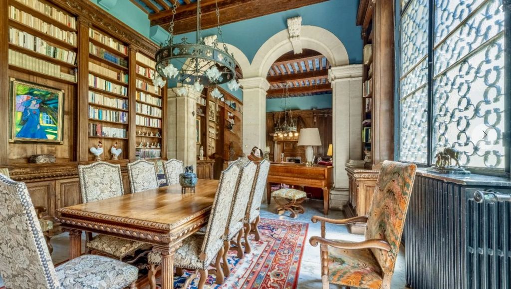 Property photo 3 of 12