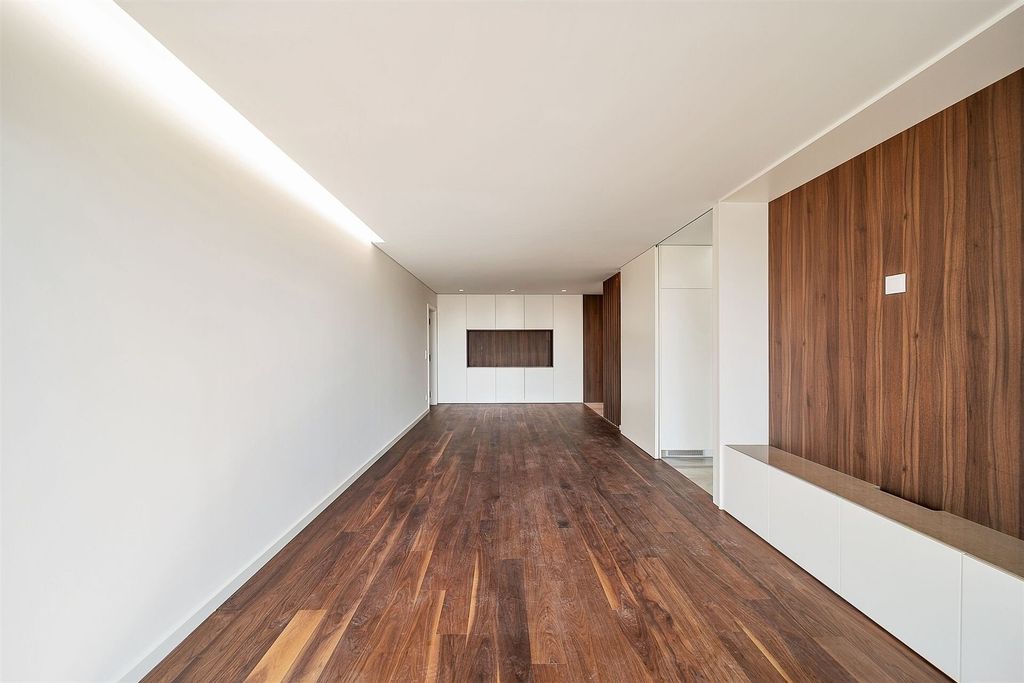 Property photo 1 of 36 3-Bedroom Avenida Da República, Gaia | City Center