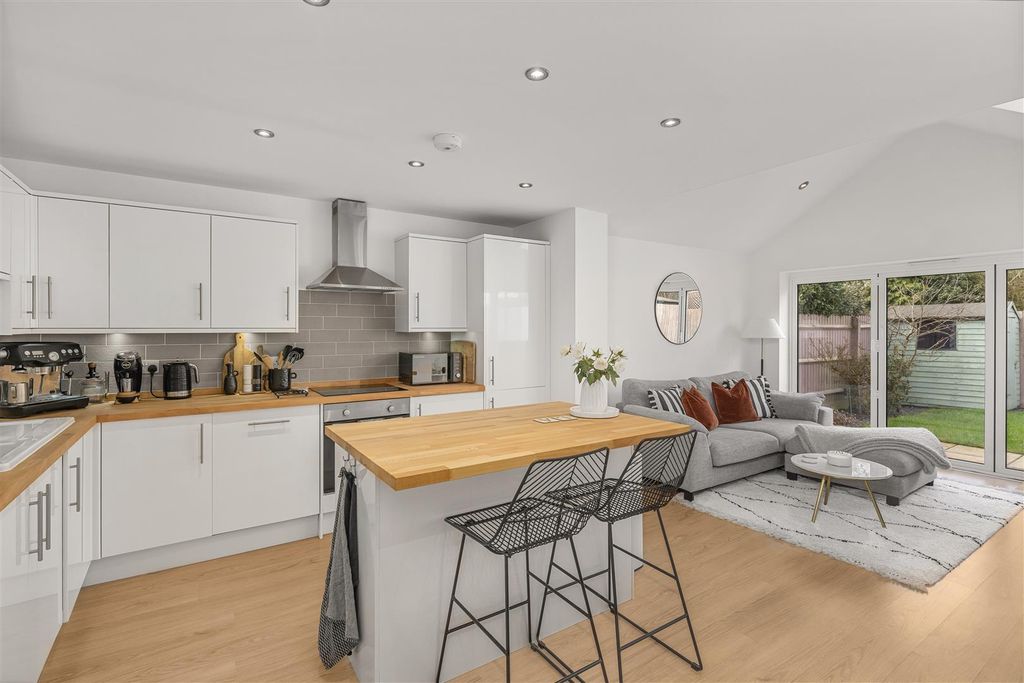 Property photo 3 of 17 15 Creampot Close, Cropredy-8.Jpg