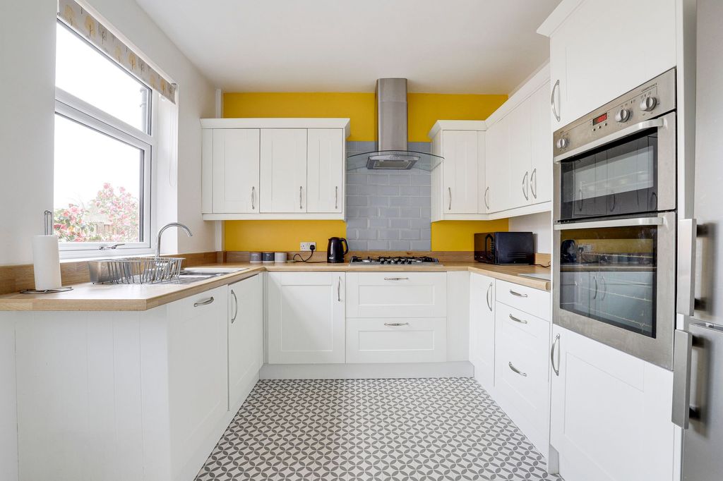 Property photo 3 of 24