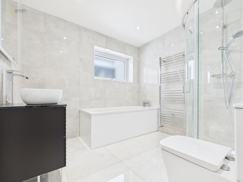 Property photo 3 of 20 Cam03830G0-Pr0160-Still018