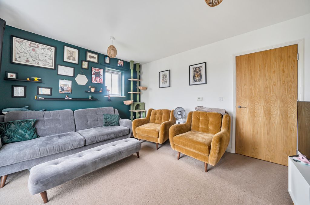 Property photo 3 of 11