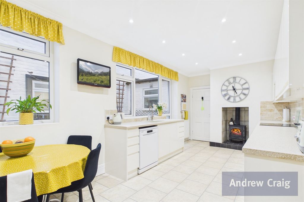 Property photo 3 of 25 Kitchen Breakfast Room
