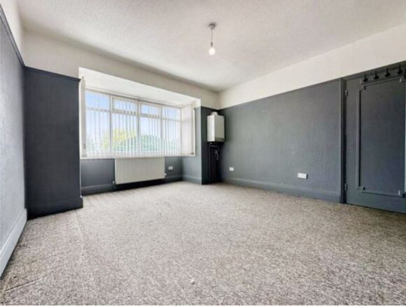 Property photo 3 of 10 Photo 3