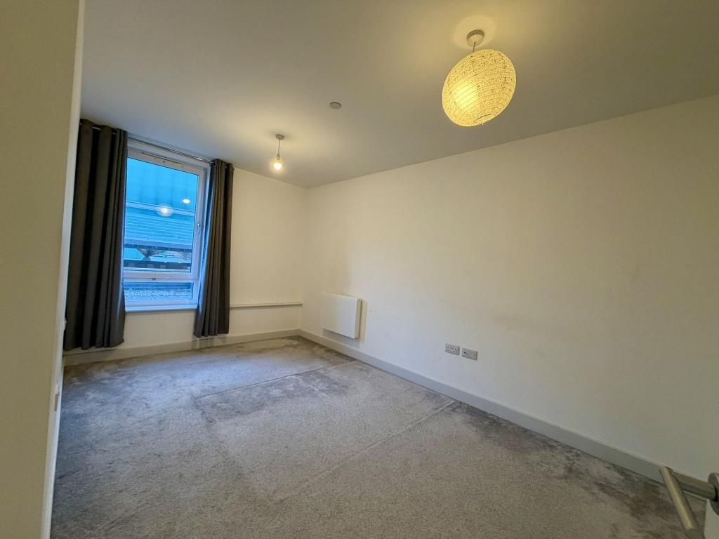 Property photo 3 of 8 Master Bedroom