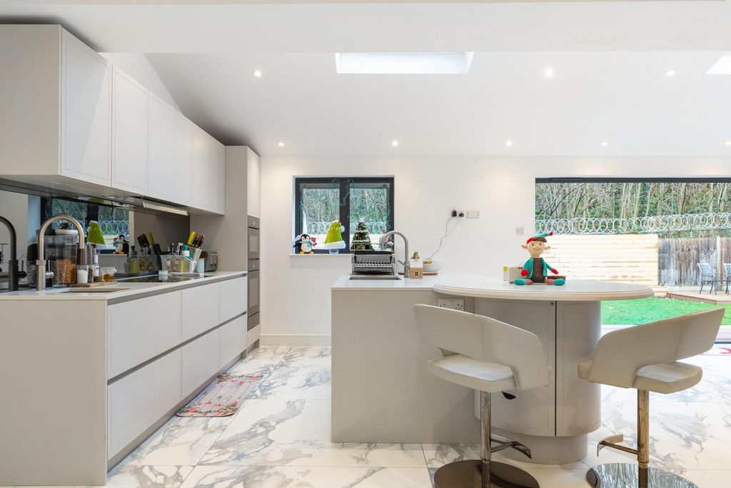 Property photo 3 of 26