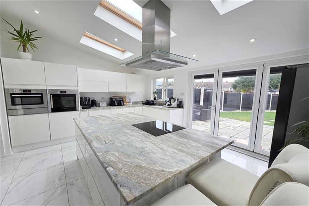 Property photo 1 of 20 (Main)