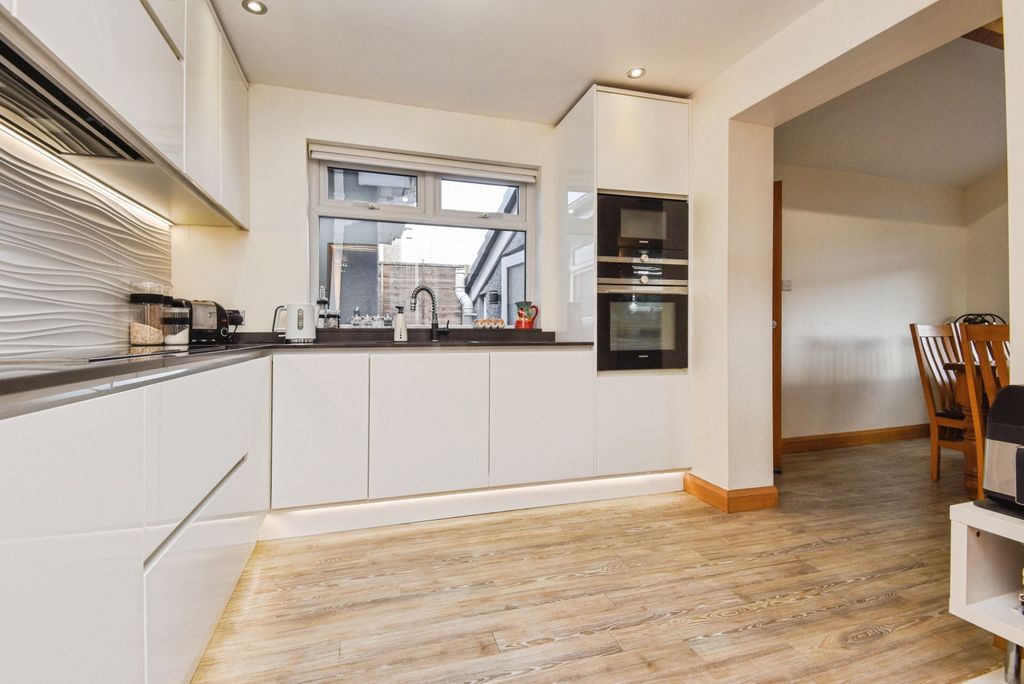 Property photo 2 of 20 Img_4486