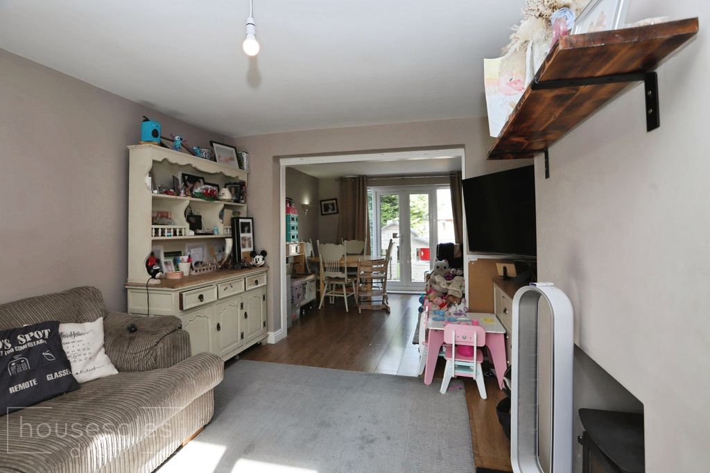 Property photo 3 of 17