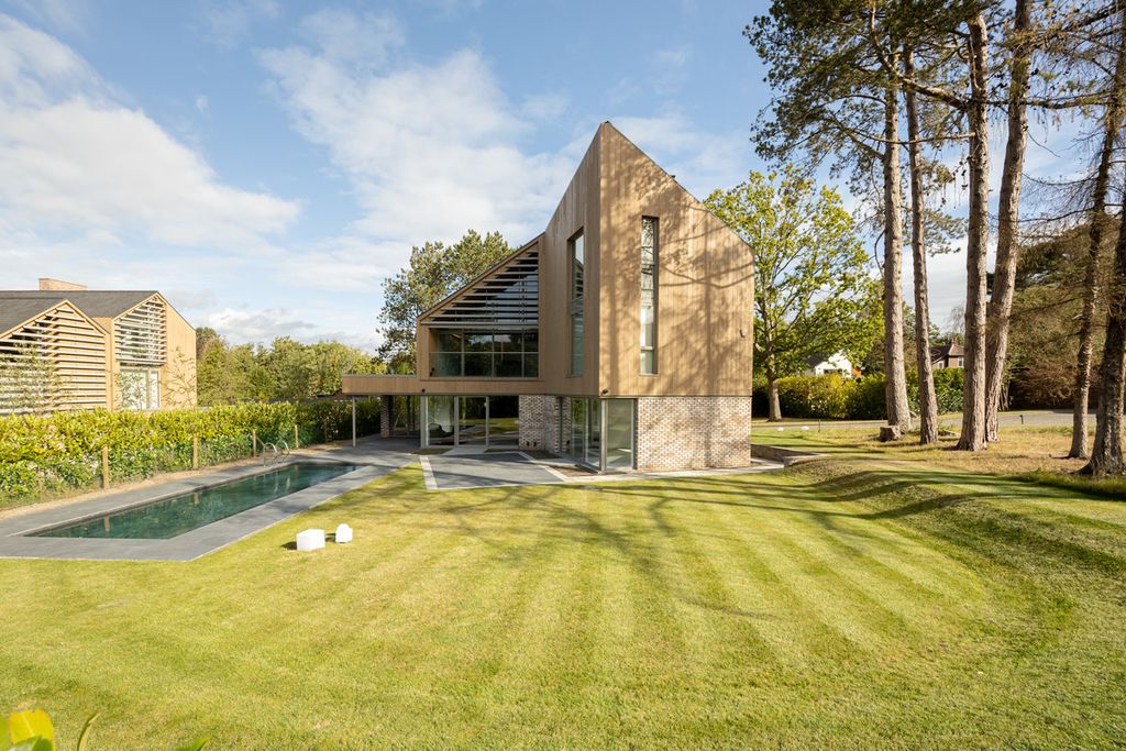 Property photo 1 of 18