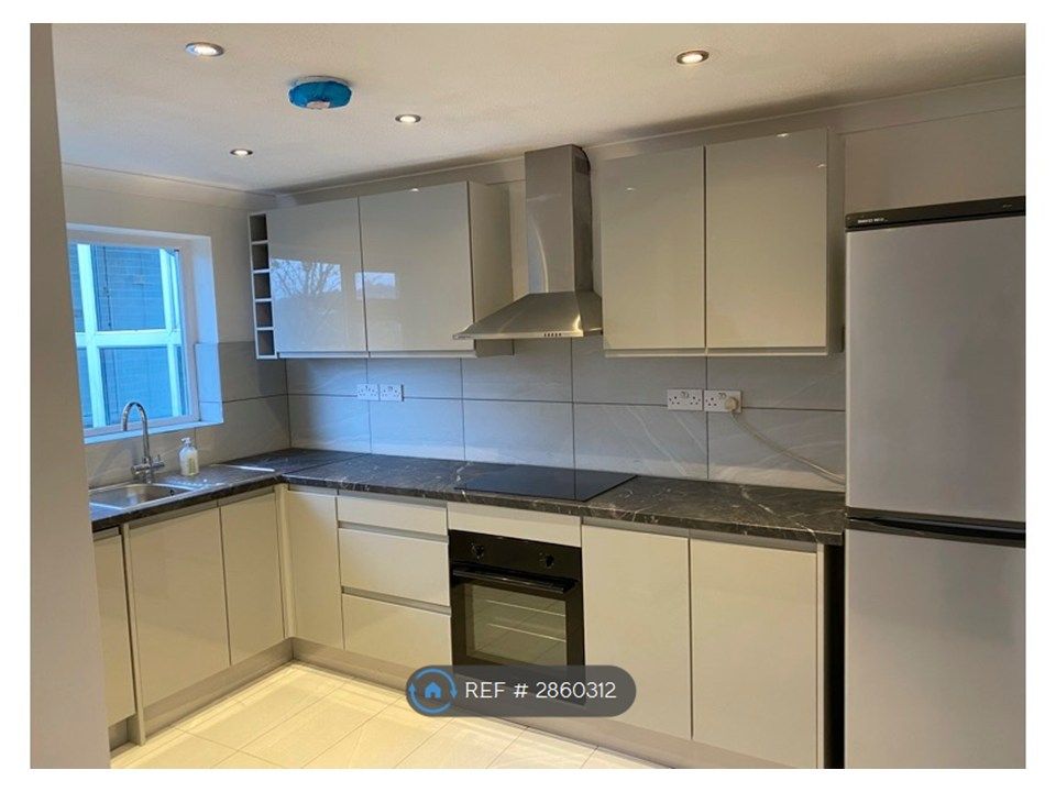 Property photo 1 of 18 Kitchen