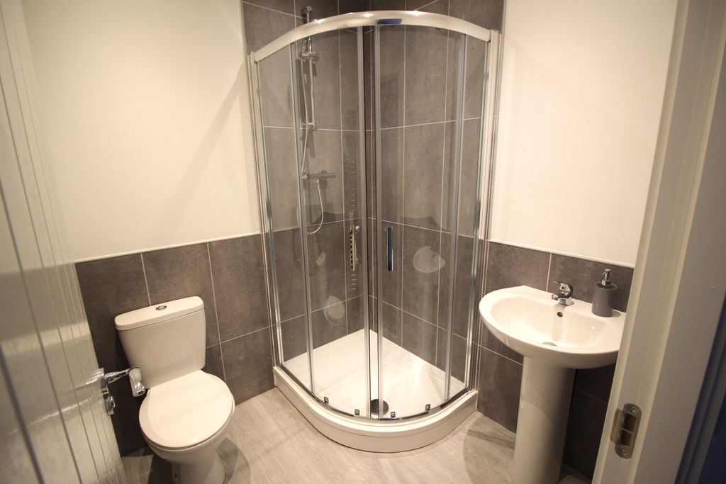 Property photo 1 of 4 Bathroom