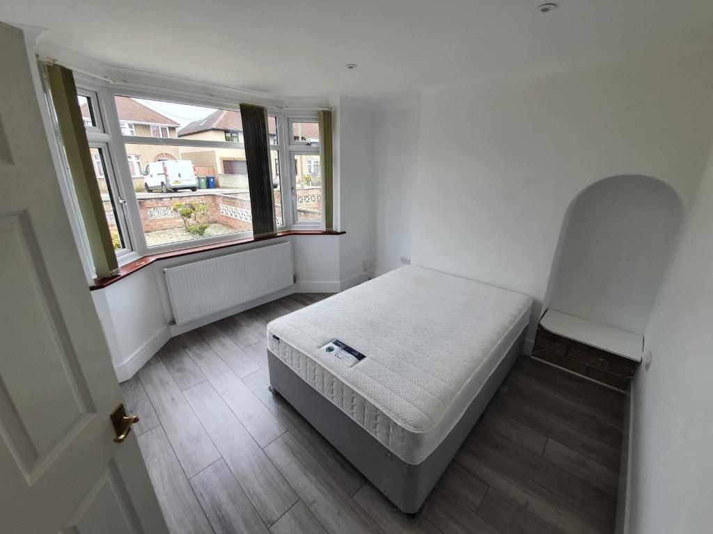 Property photo 3 of 12 Bedroom