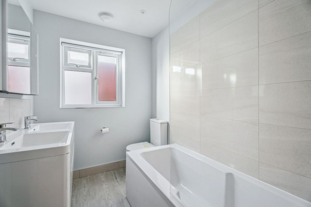 Property photo 3 of 25