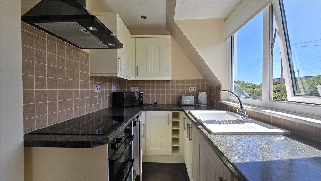 Additional image 10 of 3 bed flat for saleIsallt Lodge, Bae Trearddur, Caergybi, Isallt Lodge LL65