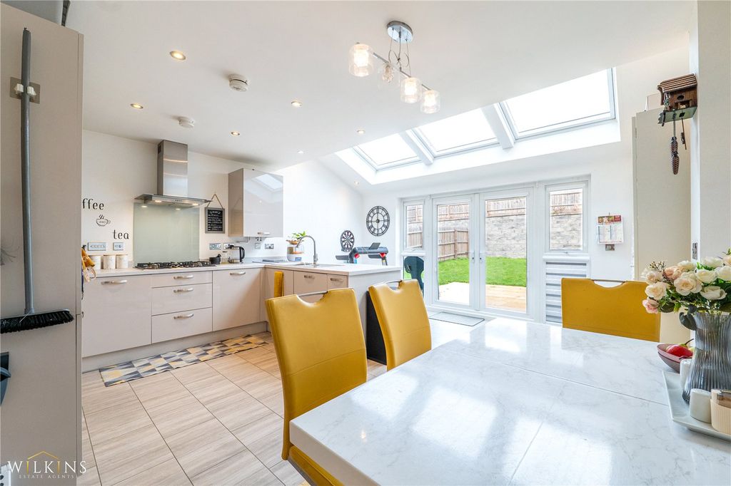 Property photo 2 of 21 Picture No. 16