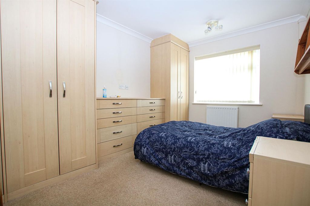 Property photo 3 of 10 Bedroom.Jpg