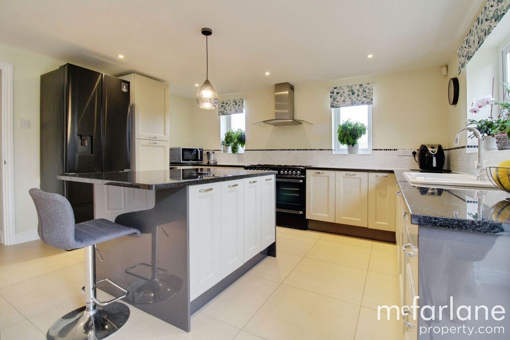 Property photo 3 of 34