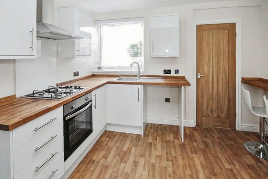 Property photo 3 of 7