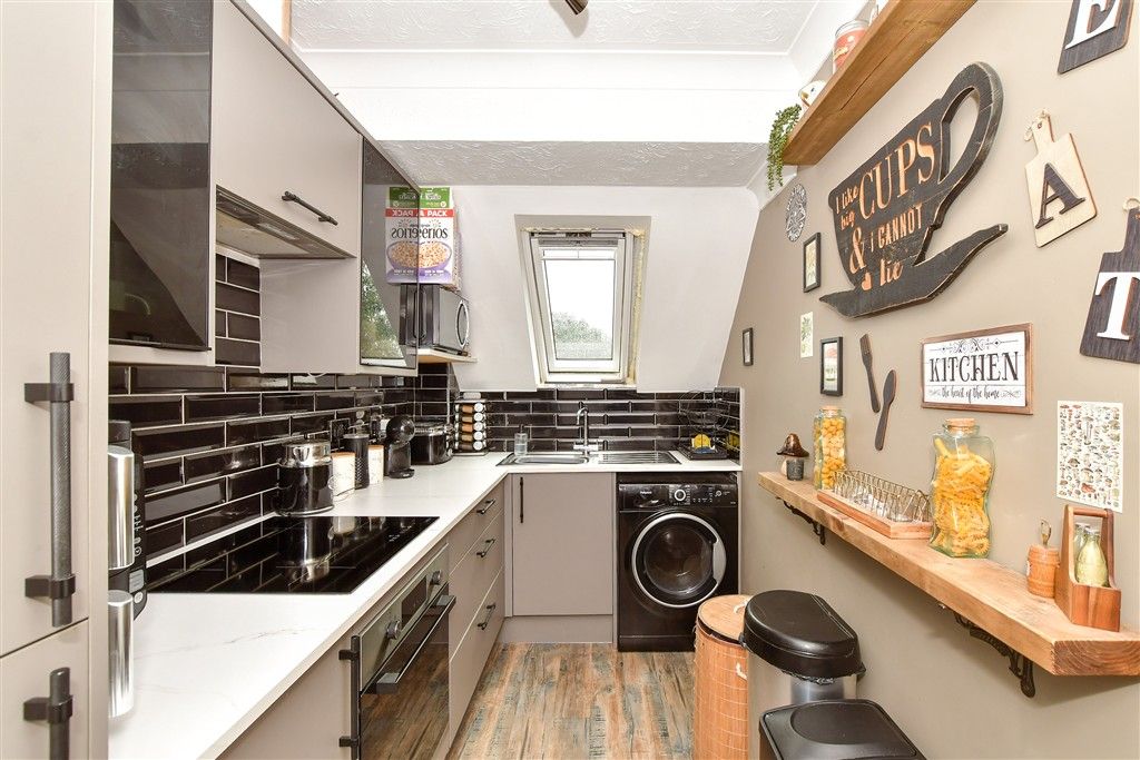 Property photo 2 of 11 Kitchen