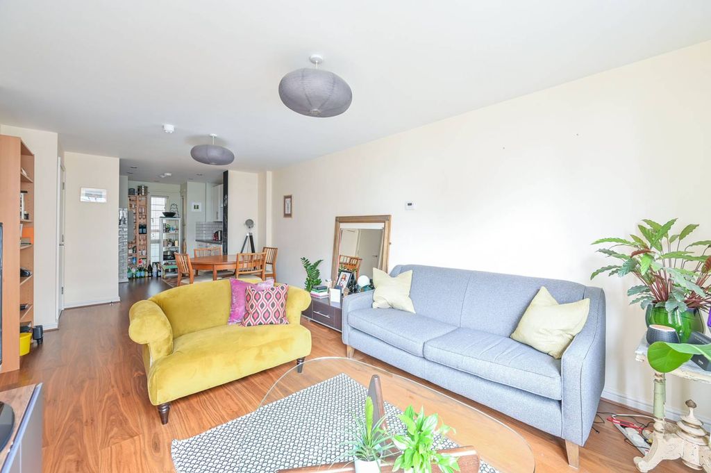 Property photo 3 of 16