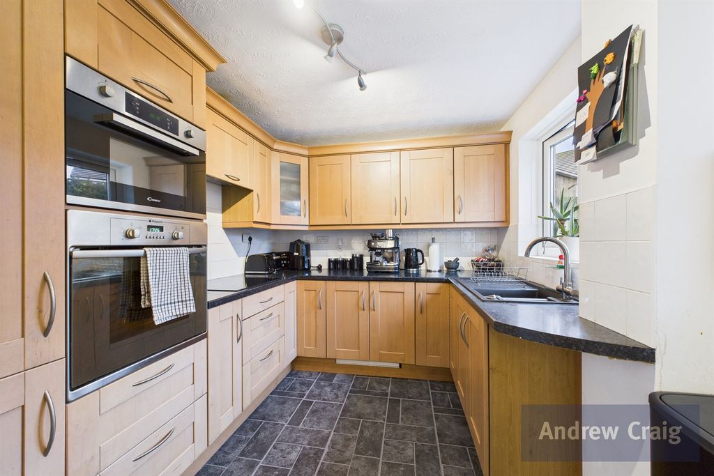 Property photo 3 of 18 Kitchen