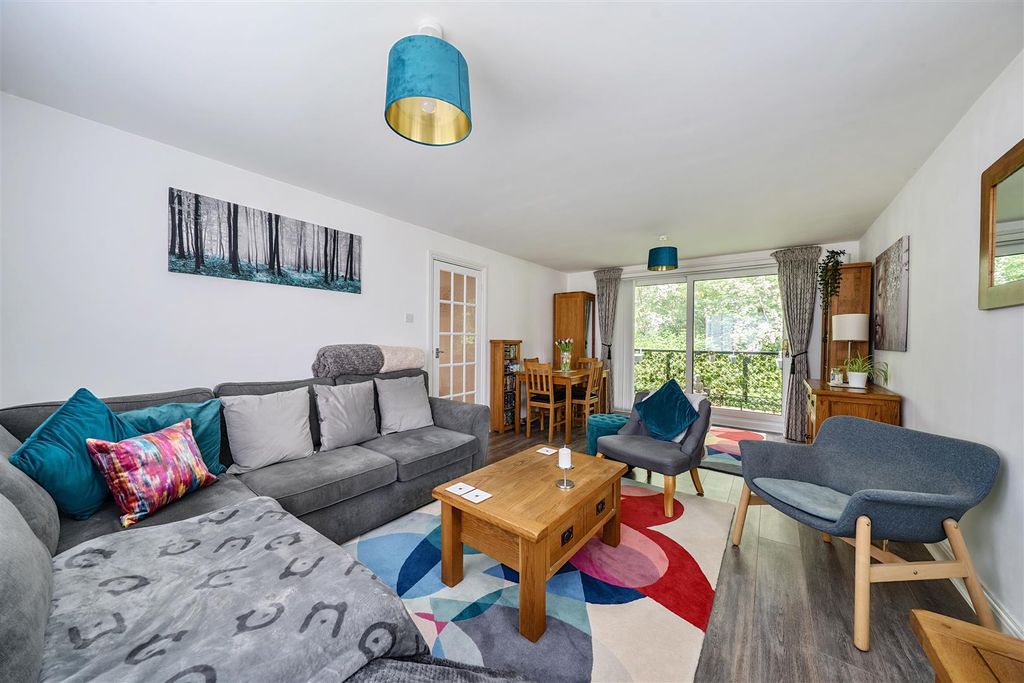 Property photo 3 of 14 1289664-10-6825B95B79011-Arw.Jpg