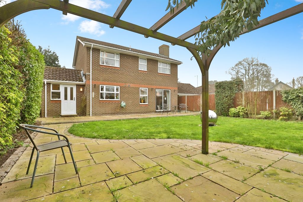 Property photo 2 of 20