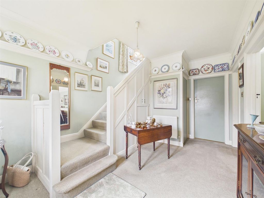 Property photo 3 of 28 2 - Semi-Detached House For Auction, Reedley Road,