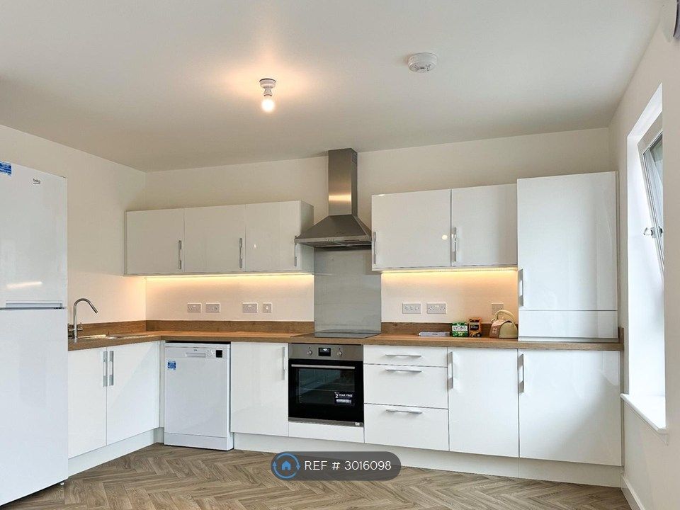 Property photo 3 of 19 Kitchen