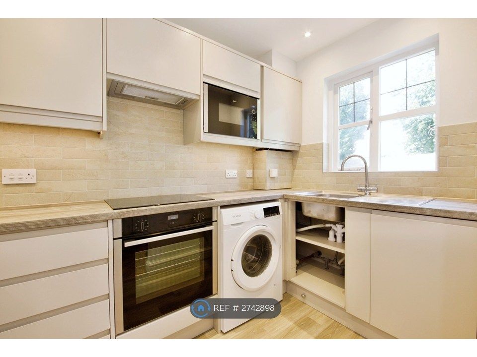 Property photo 3 of 7 Kitchen