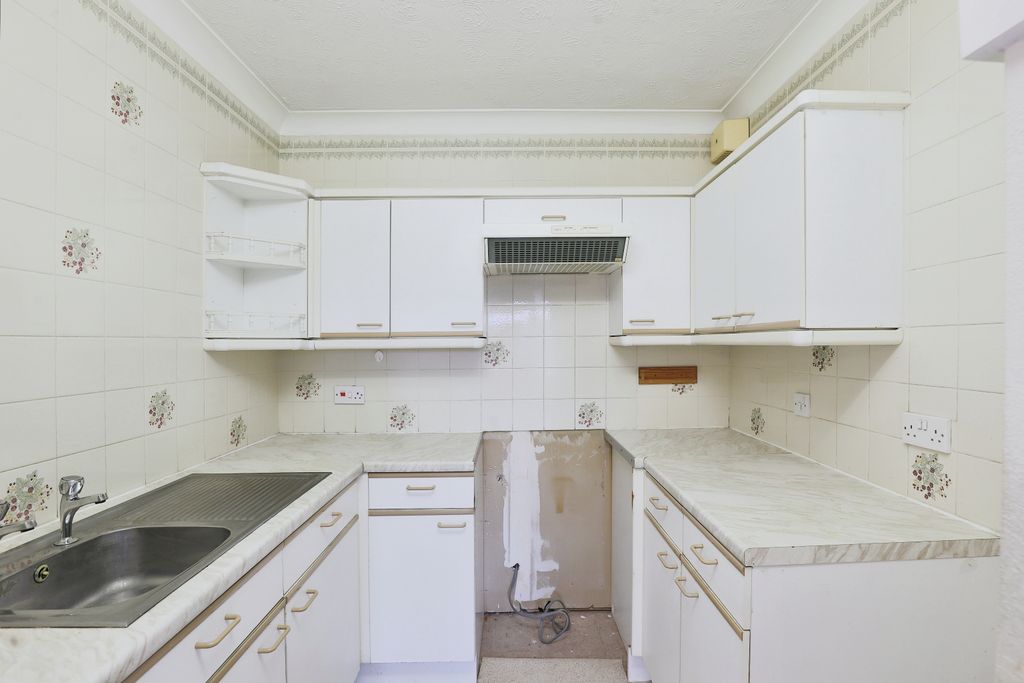 Property photo 2 of 11 Kitchen