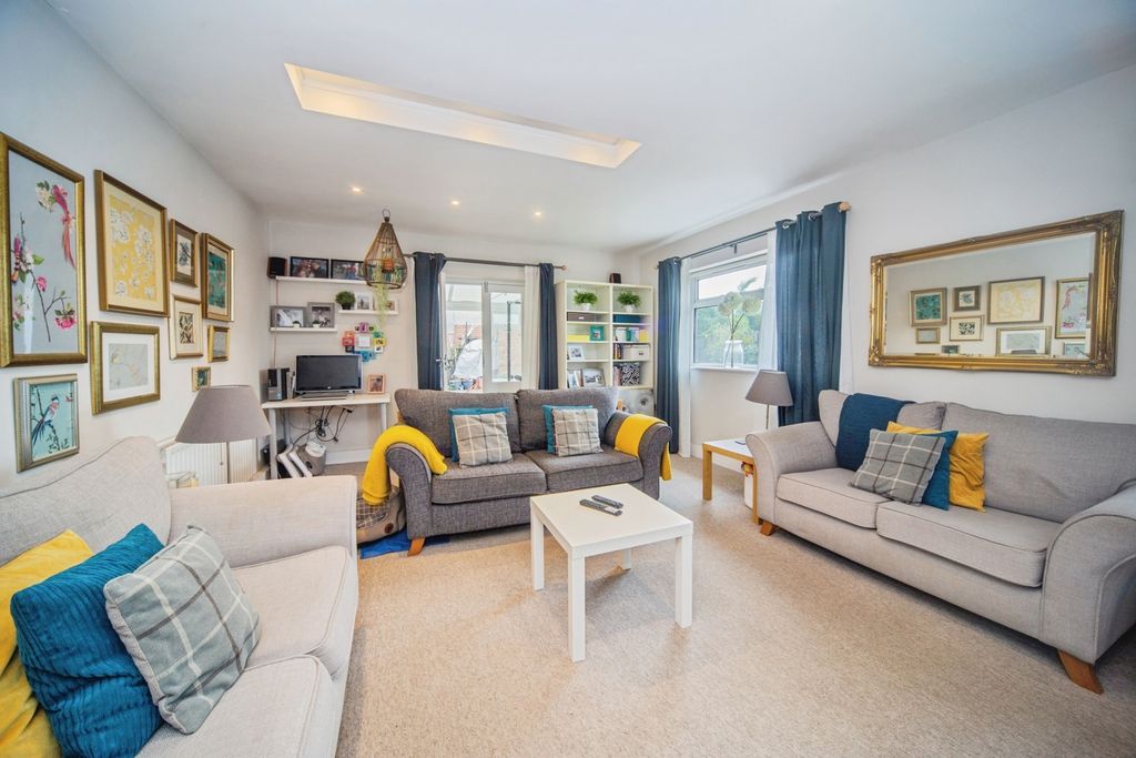 Property photo 3 of 17 Pbox-Img.Jpg
