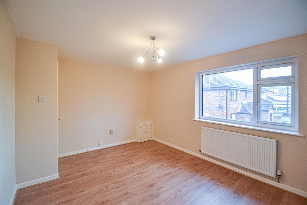 Property photo 3 of 6 Lounge