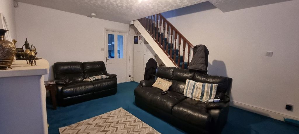 Property photo 2 of 27