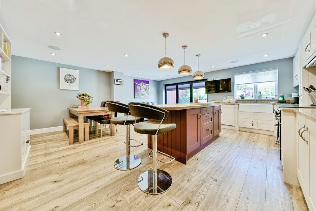 Property photo 2 of 31 Pbox-Img.Jpg