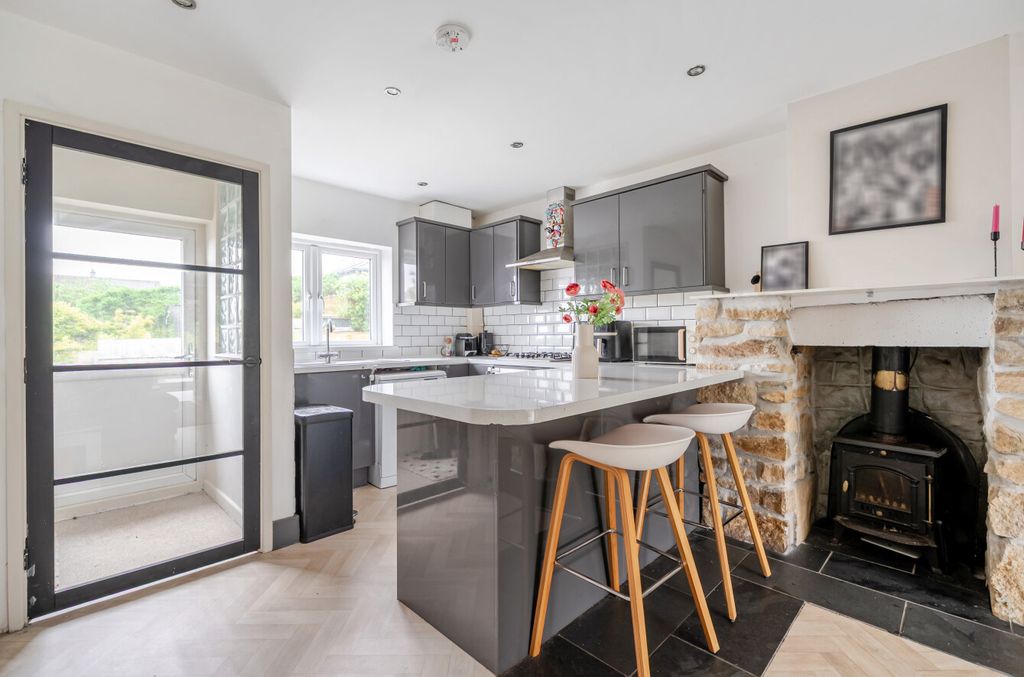 Property photo 3 of 21 1456003-10-69Fa2B...