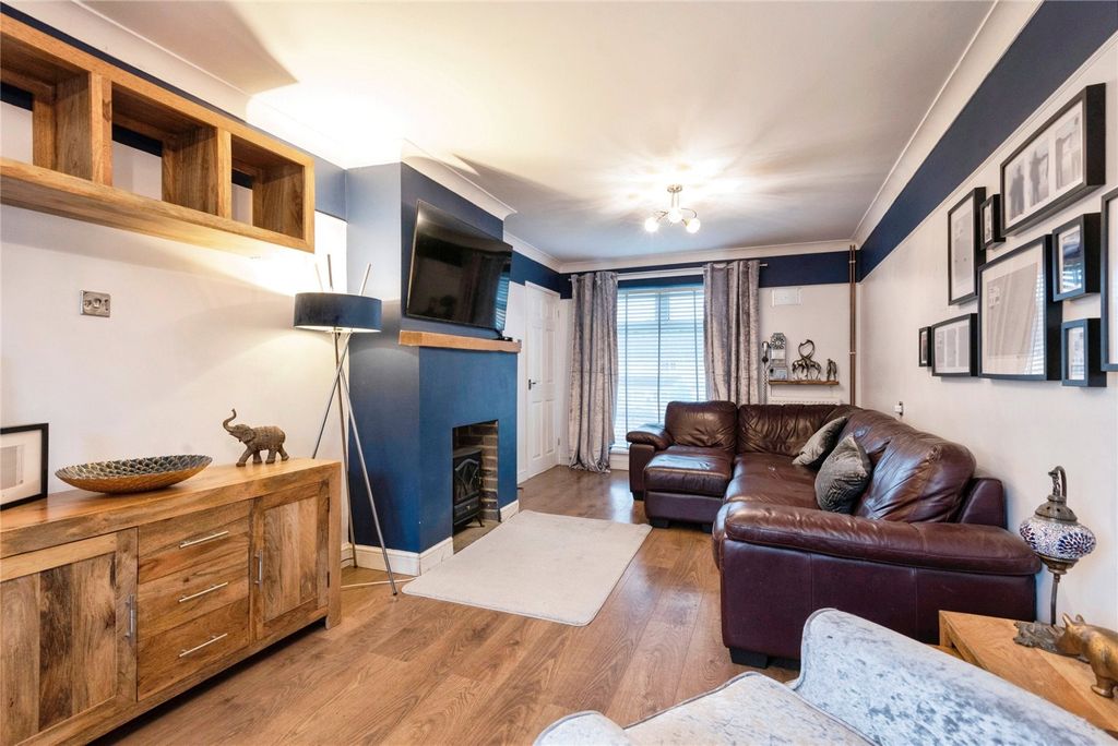 Property photo 2 of 18 Lounge