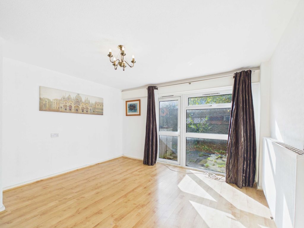 Property photo 3 of 13 Cam03741G0-Pr0222-Still002