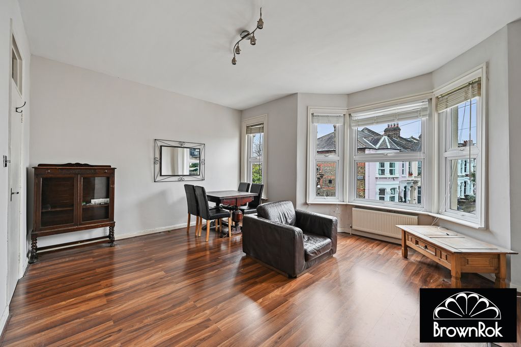 Property photo 1 of 7 18Langler8