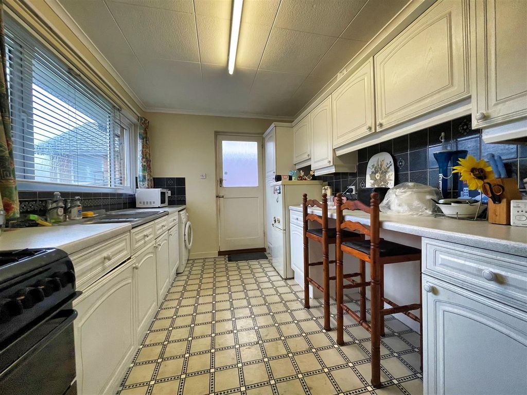 Property photo 2 of 8 Kitchen.Jpg