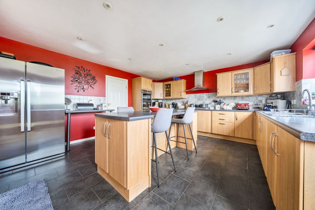 Property photo 3 of 24 Kitchen/Breakfast Room