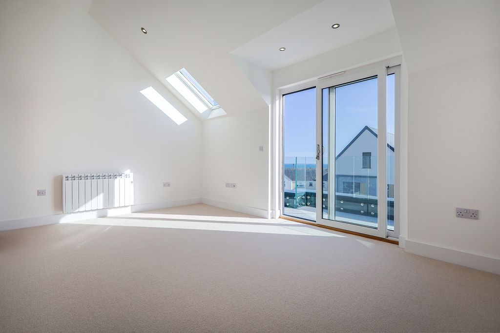 Property photo 3 of 18 Photo 2