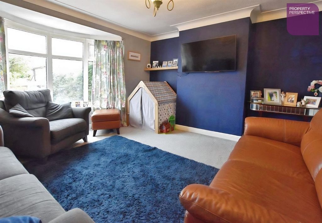 Property photo 2 of 9 Lounge