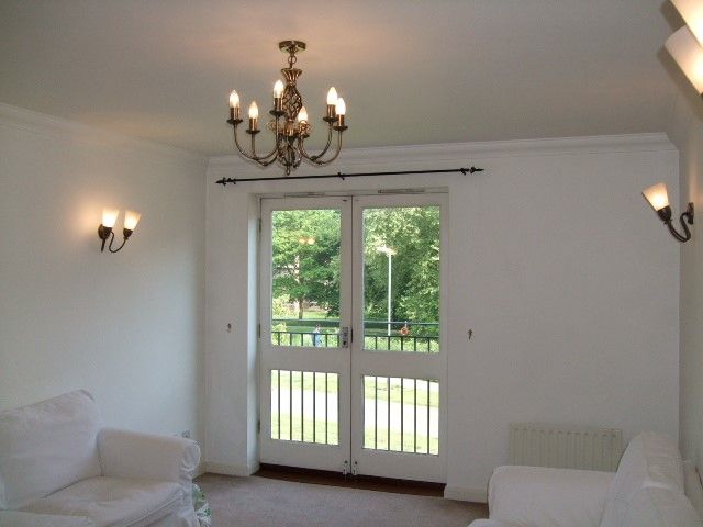 Property photo 2 of 7 Living Room