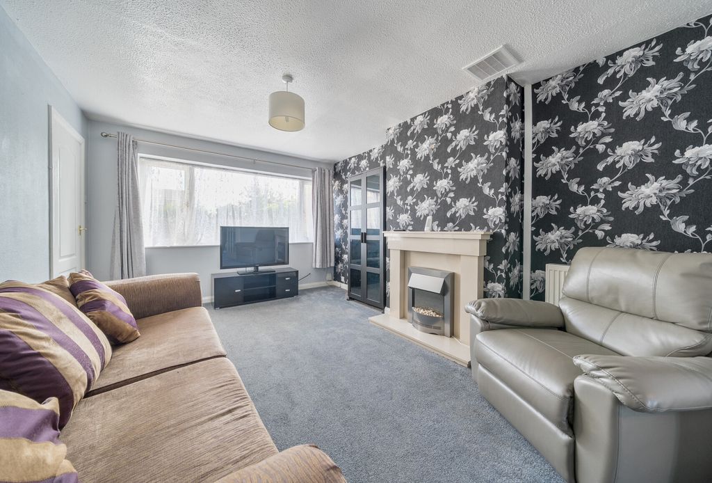 Property photo 2 of 13 1317005-11-686E44...